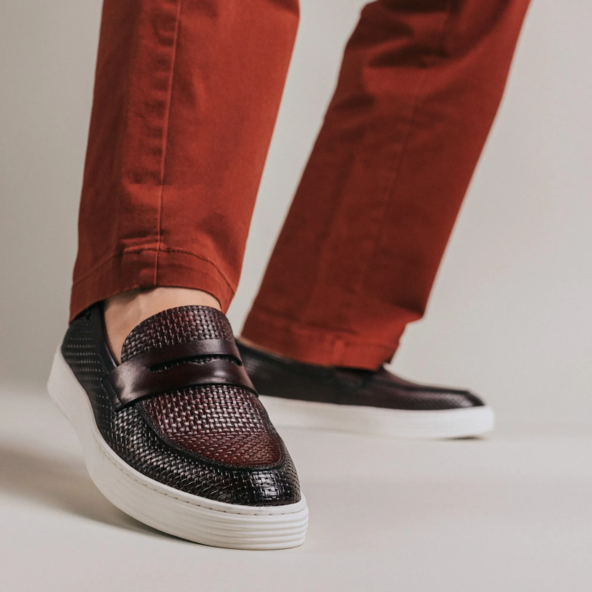 Shop TAFT Model 106 Loafer In Cherry